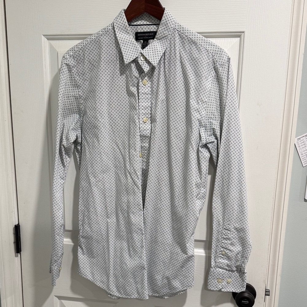 Banana Republic Light Gray Patterned Button Down Shirt